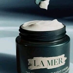 La Mer Hydrating Cream in Elegant Green Jar